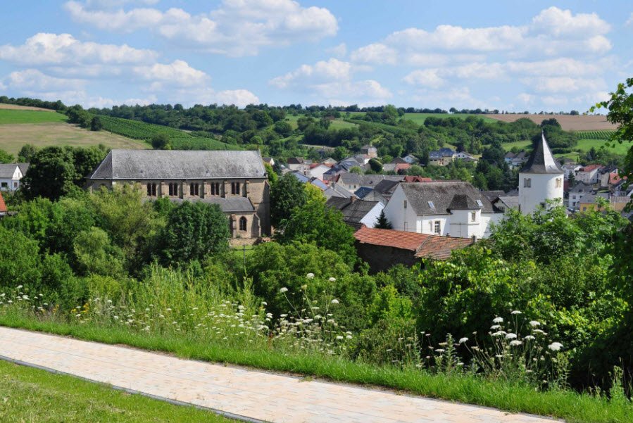 Warsberger Burg Wincheringen, Wincheringen, Germany, Germany